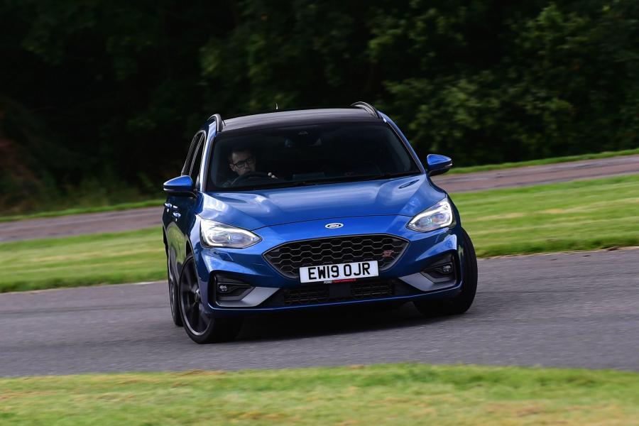  Ford Focus ST Estate 2019 года  (UK) (фото 13 из 20)